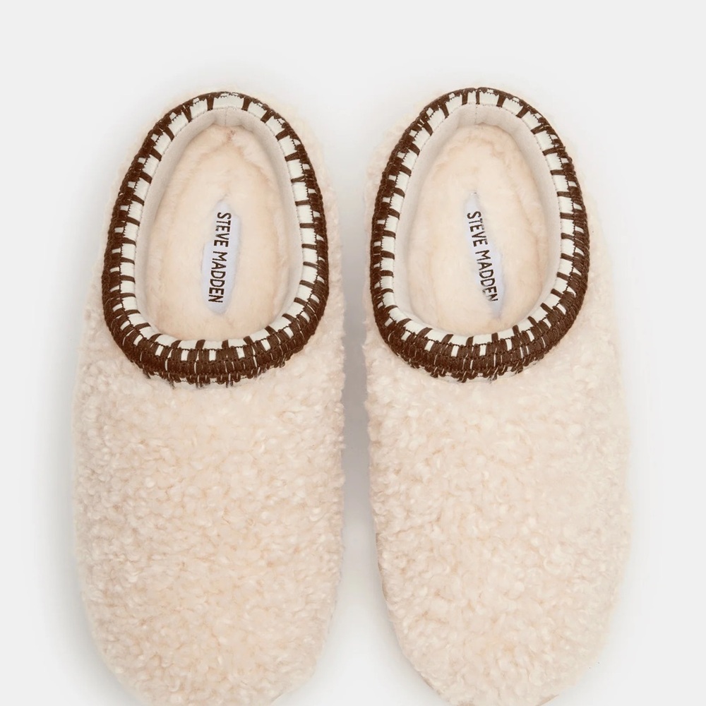 Steve Madden Size 7 Cream Slippers